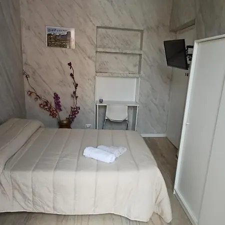 Oda ve Kahvaltı A Due Passi Katanya